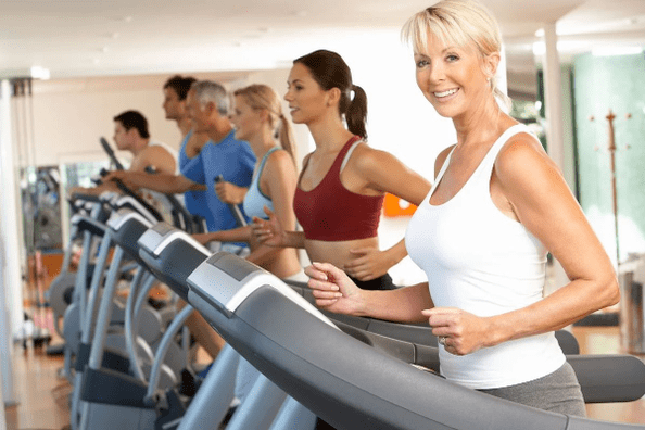 אימון אירובי על הליכון יעזור לך לרדת במשקל בבטן ובצדדים