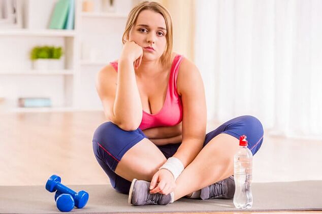 הילדה מאבדת משקל באמצעות פעילויות גופניות